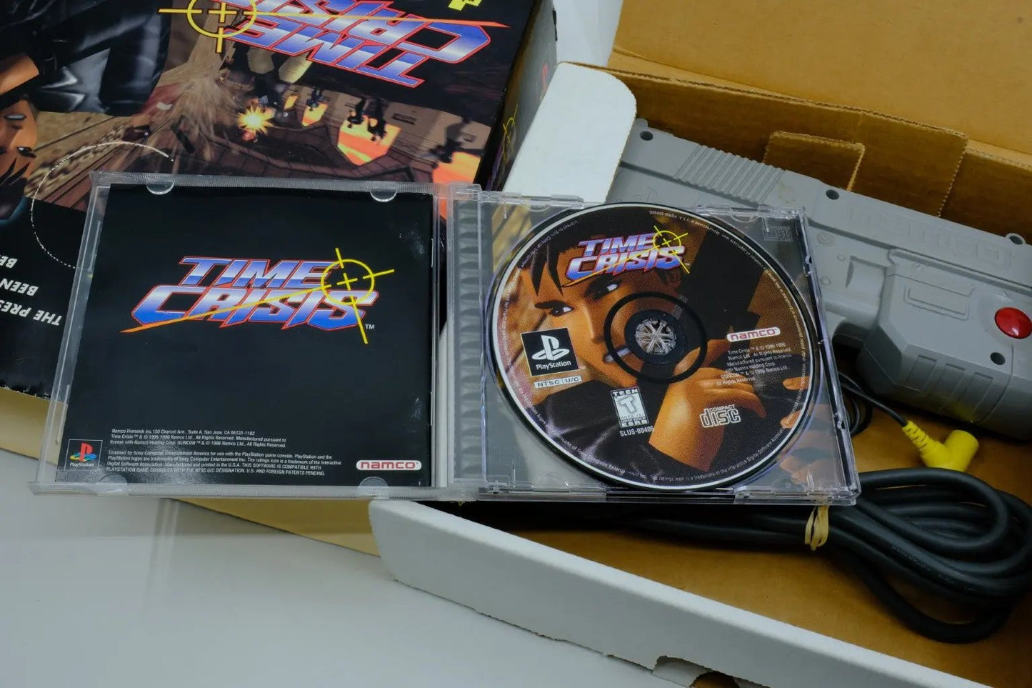 Time Crisis + Guncon – Complete in Box RetroGate - Your Gateway to Classic Gaming