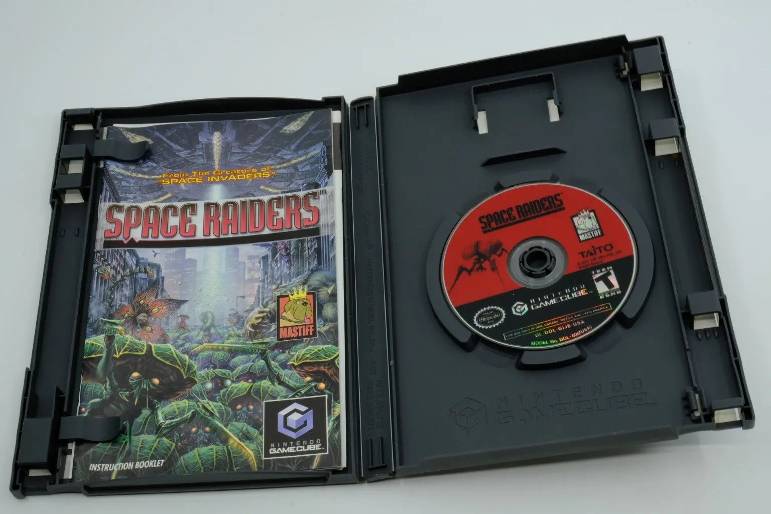 Space Raiders – Complete in Box RetroGate - Your Gateway to Classic Gaming