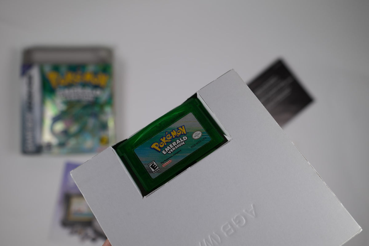 Pokemon Emerald Version – Game Boy Advance – CIB + Official Nintendo Player’s Guide