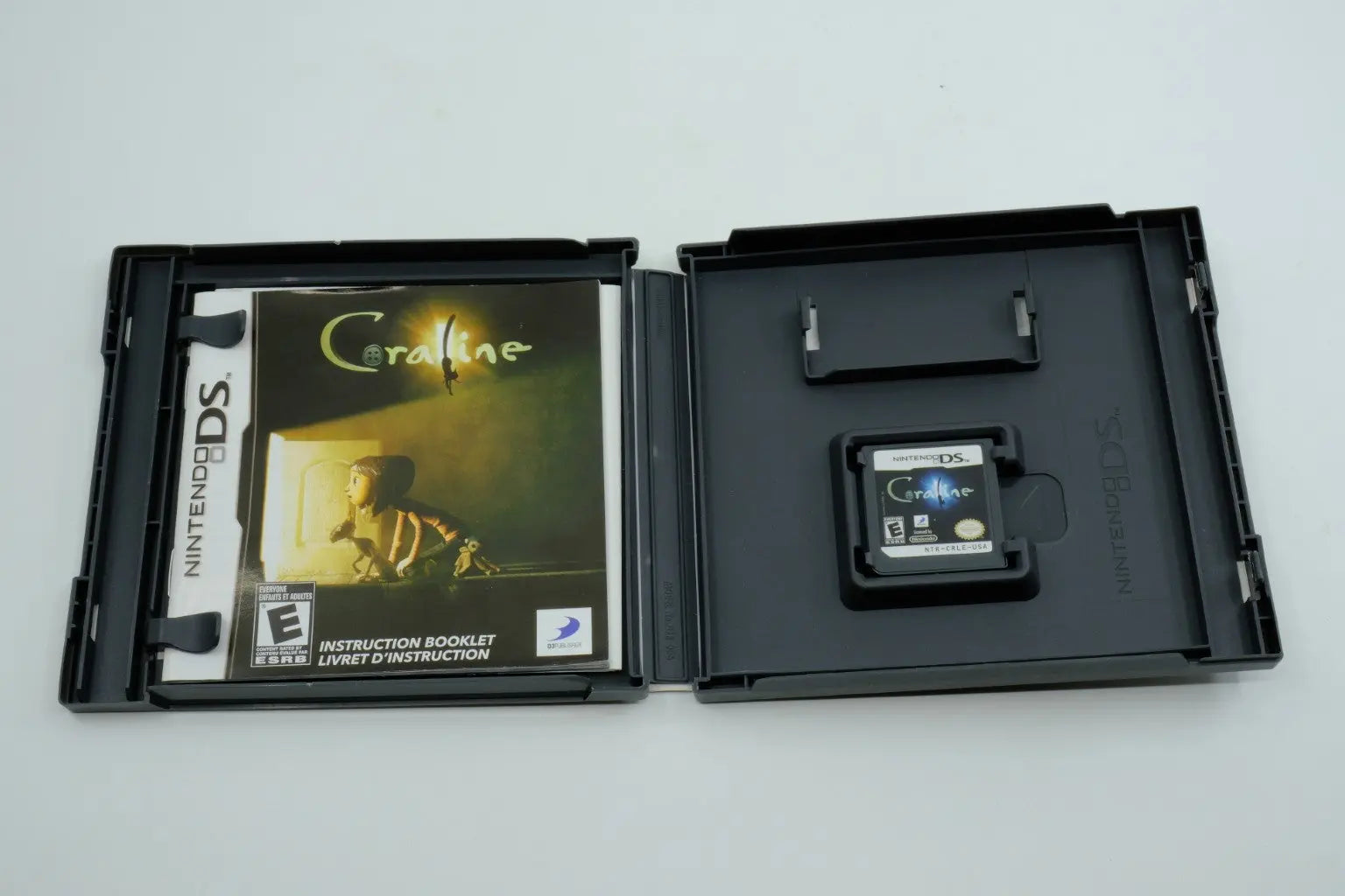 Coraline – Complete in Box RetroGate - Your Gateway to Classic Gaming