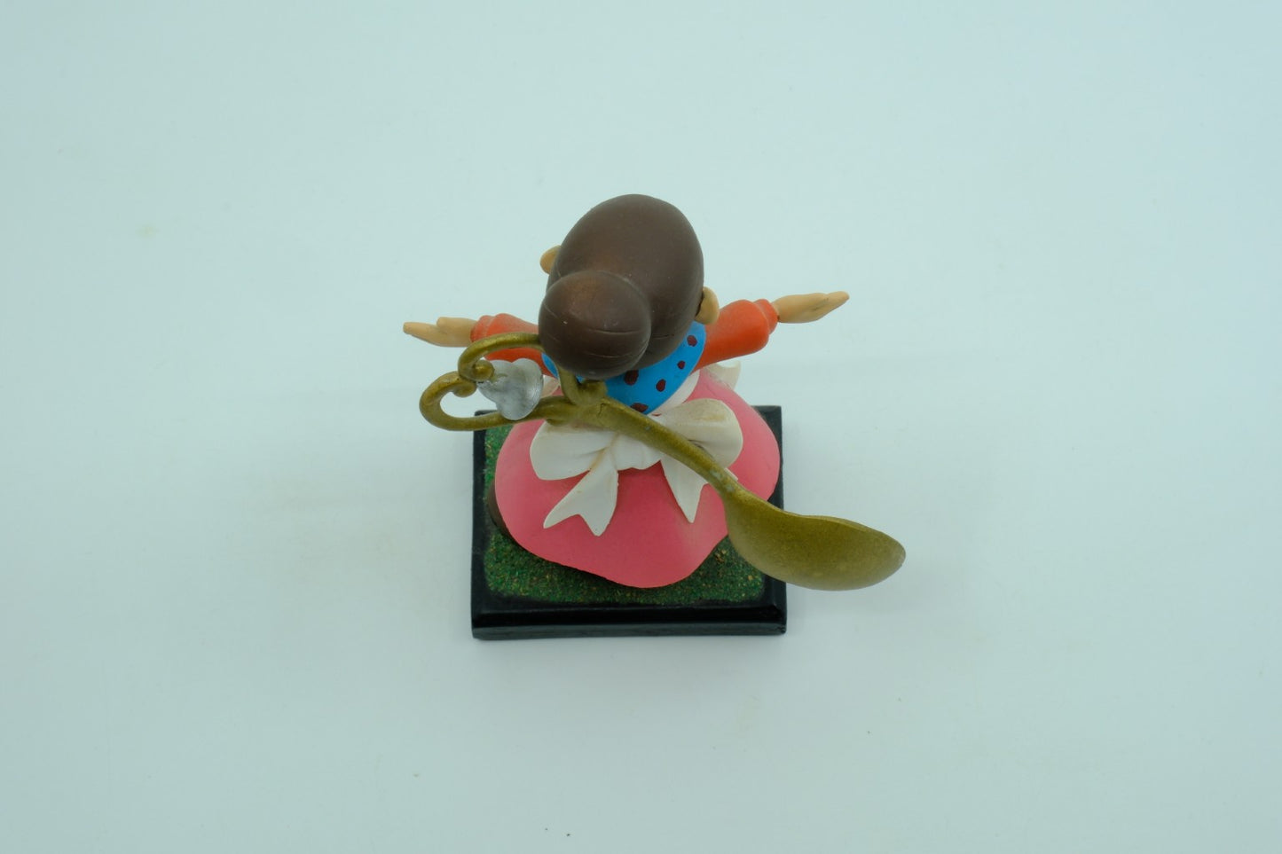 Mrs. Pepper Pot (السيدة ملعقة) Figure