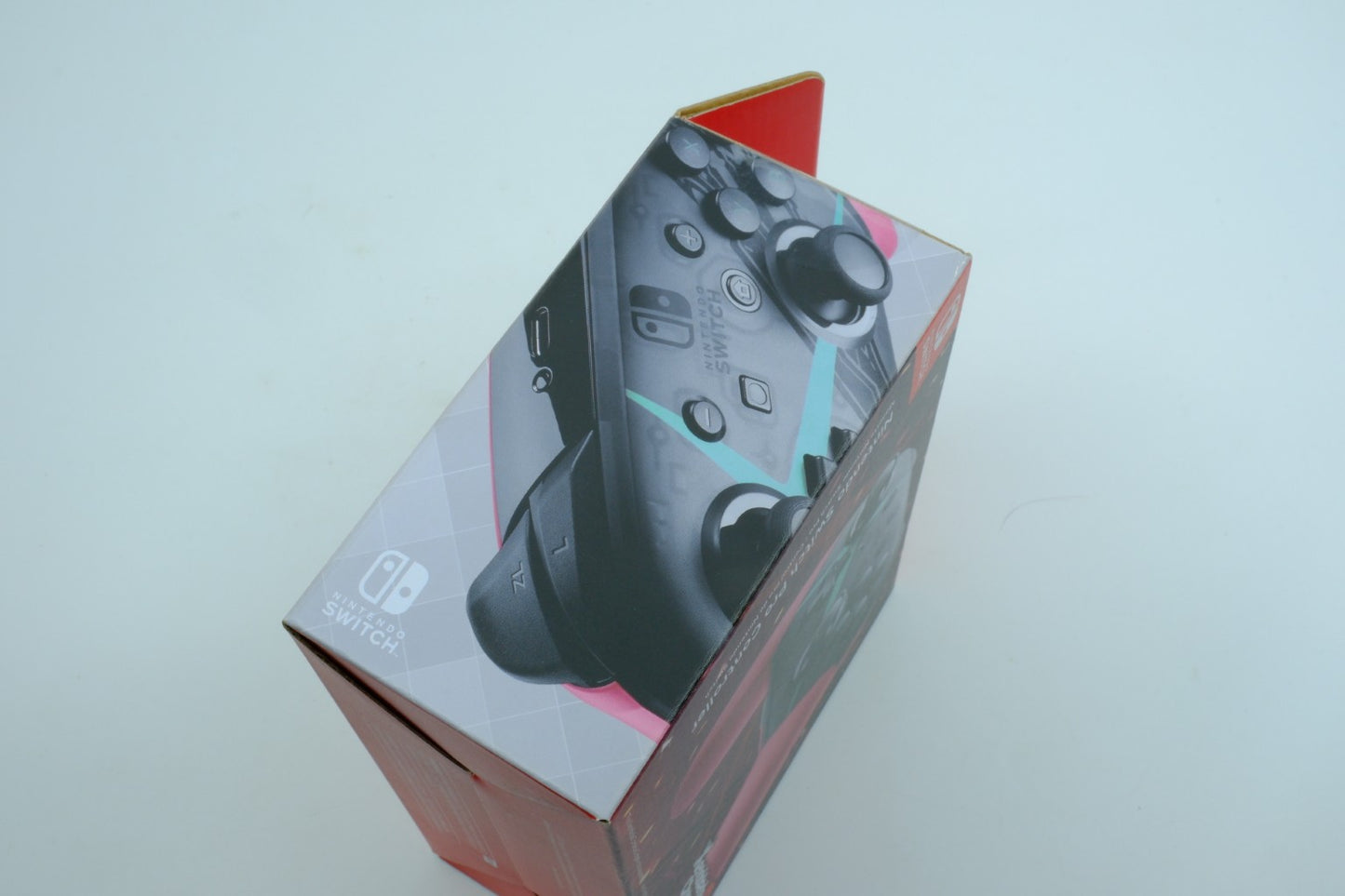 Nintendo Switch Pro Controller – Xenoblade Chronicles 2 Edition – Bran New